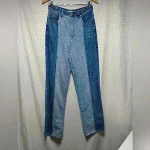 PacSun 90's Boyfriend 2 Tone Ladies jeans. Size 28x  32